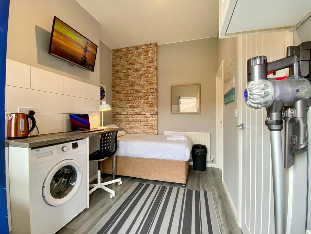 نوتينغهام Limpenny Studio Apartment - Work Friendly And Outstanding Garden Studio Close To City Centre المظهر الخارجي الصورة