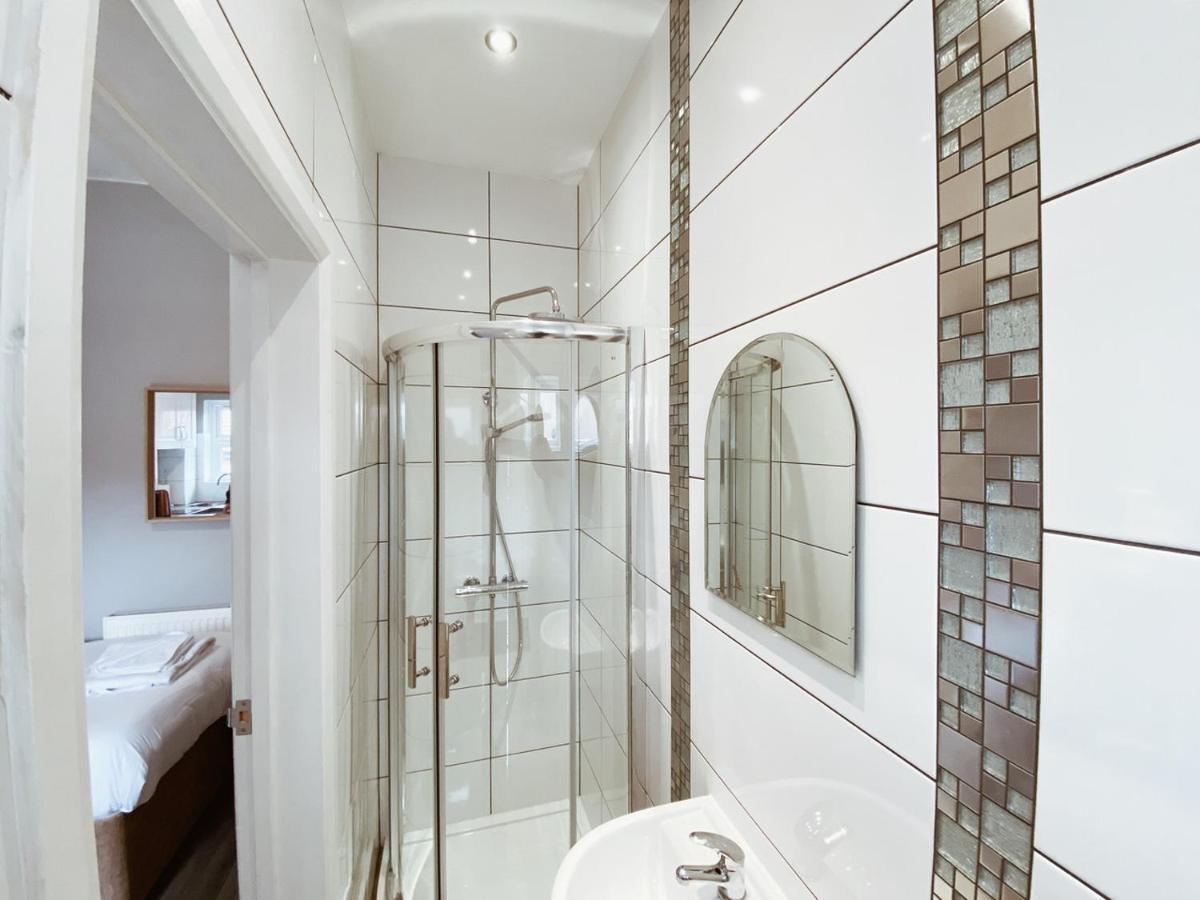نوتينغهام Limpenny Studio Apartment - Work Friendly And Outstanding Garden Studio Close To City Centre المظهر الخارجي الصورة